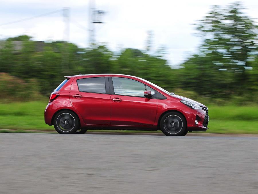 Toyota Yaris 5-Door 2014 года  (UK) (фото 14 из 38)